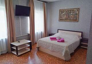 Отель Premium Hotel Измаил Номер Делюкс с 2 кроватями размера «queen-size»-3